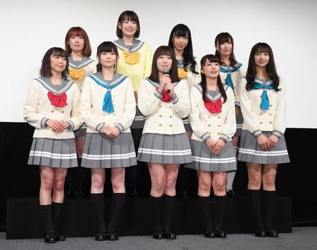 　映画完成の喜びと紅白歌合戦への意気込みを語ったＡｑｏｕｒｓ（前列左から）斉藤朱夏、諏訪ななか、伊波杏樹、逢田梨香子、小宮有紗（後列左から）降幡愛、高槻かなこ、小林愛香、鈴木愛奈＝東京・スペースＦＳ汐留（撮影・金田祐二）