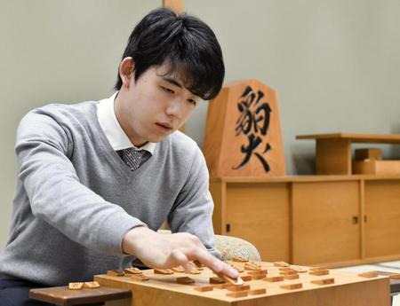 　第４５期棋王戦予選の初戦で村田顕弘六段を破り、年内最後の対局を白星で飾った藤井聡太七段
