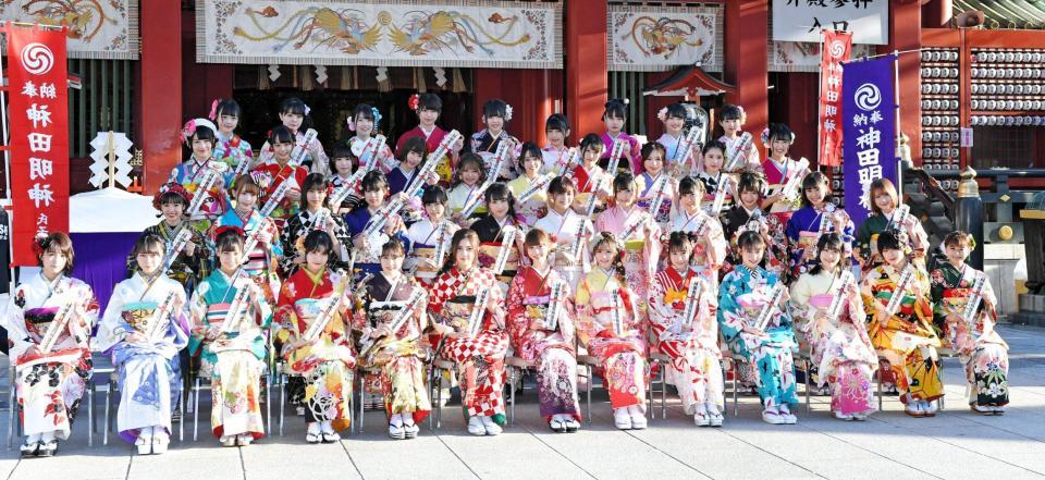 　成人式に参加したＡＫＢ４８グループのメンバー＝神田明神（撮影・三好信也）