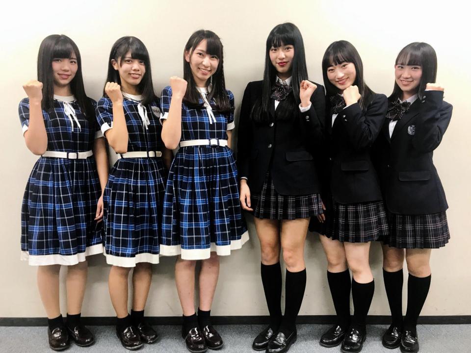 第１５回神戸震災復興復興フリーライブ　ＯＮＥ　ＨＥＡＲＴに出演する（左から）「ＫＯＢｅｒｒｉｅＳ♪」の花城沙弥、岡野春香、森島みなみＳＯ．ＯＮ　ｐｒｏｊｅｃｔの浅野里華、森内茉央、吉松春佳