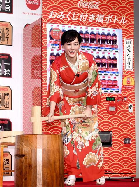 綾瀬はるかは餅つき名人 職人がスピード パワー絶賛 ほぼプロの域 芸能 デイリースポーツ Online