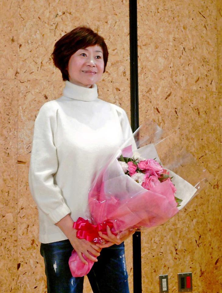 　「リスフラン関節症」の手術からの復帰会見をを行った神野美伽＝東京・キングレコード関口台スタジオ