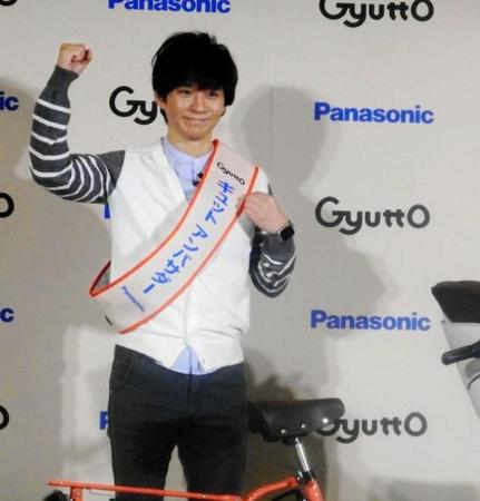 パナソニックの電動アシスト自転車「Ｇｙｕｔｔｏクルーム」のアンバサダーに就任した渡部建＝都内