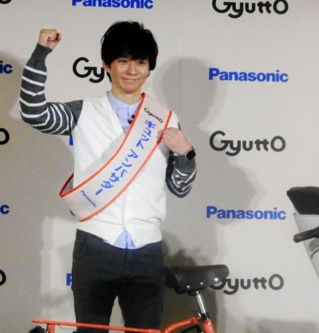 パナソニックの電動アシスト自転車「Ｇｙｕｔｔｏクルーム」のアンバサダーに就任した渡部建＝都内