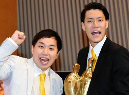 霜降り明星・せいや（左）と粗品