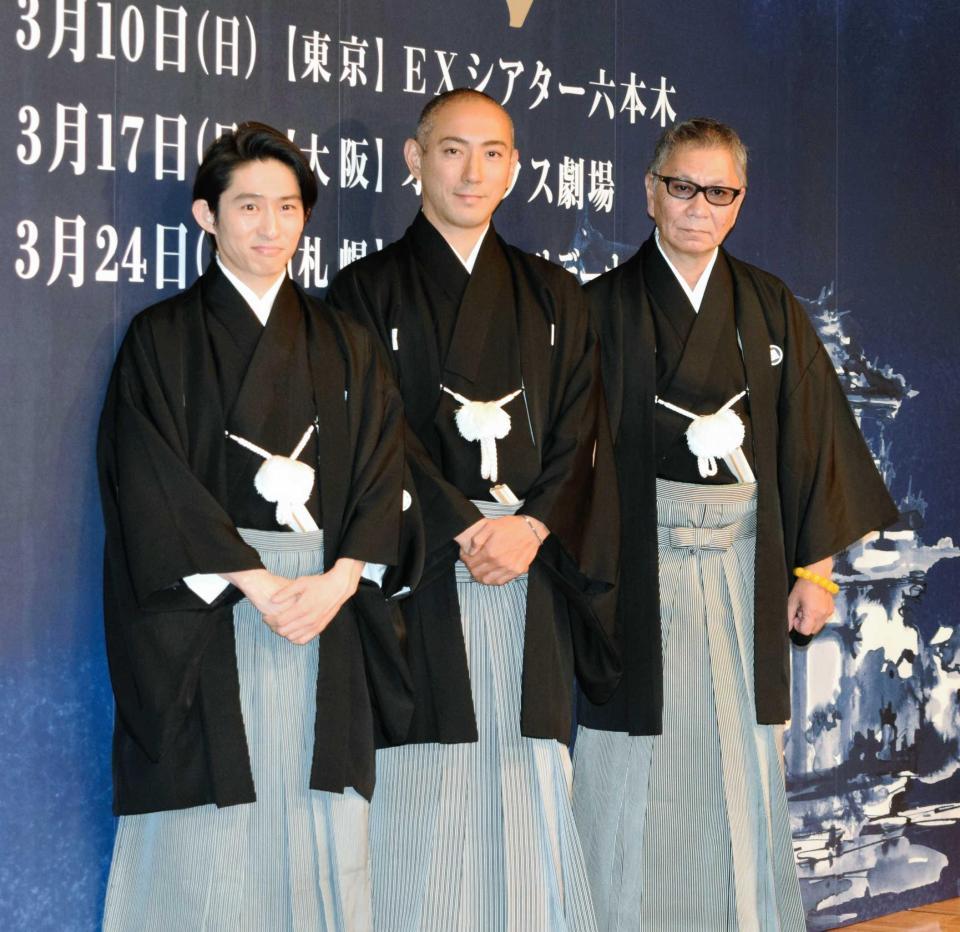 　六本木歌舞伎「羅生門」の制作発表会見に出席した（左から）三宅健、市川海老蔵、演出の三池崇史氏