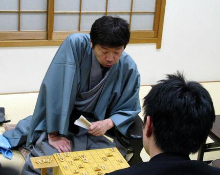 対局を終えた杉本昌隆七段＝大阪・関西将棋会館