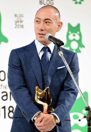 受賞の喜びを語る市川海老蔵＝ヒルトン東京お台場（撮影・開出牧）