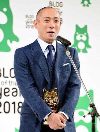 受賞の喜びを語る市川海老蔵＝ヒルトン東京お台場（撮影・開出牧）