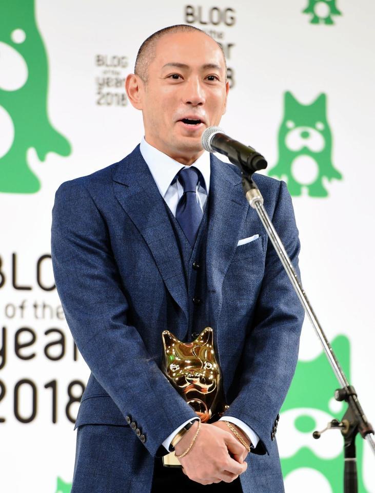 受賞の喜びを語る市川海老蔵＝ヒルトン東京お台場（撮影・開出牧）