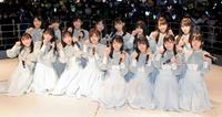 　新曲の発売記念イベントに出席したＳＴＵ４８。（前列左から４人目が岡田奈々）＝川崎市のラゾーナ川崎