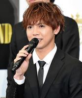 完成報告記者会見であいさつをする片寄涼太＝橫浜アリーナ（撮影・開出牧）