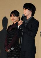 有村架純（左）から人柄を絶賛された神木隆之介＝東京・ＴＯＨＯシネマズ日比谷