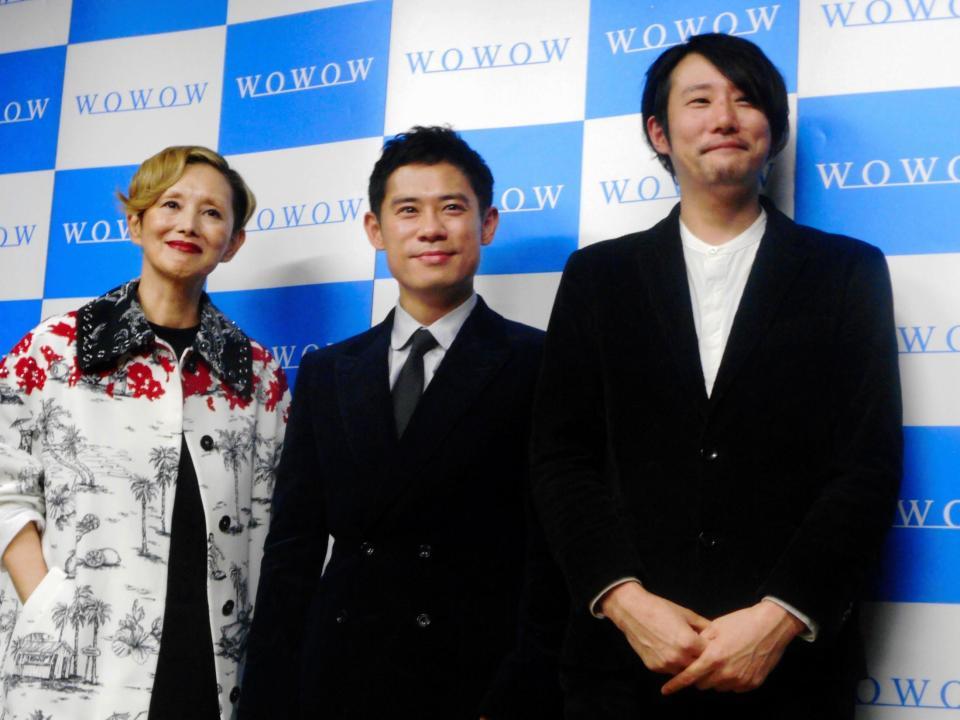 「ドラマＷ　今日、帰ります。」の特別試写会でトークイベントを行った（左から）夏木マリ、伊藤淳史、藤井道人監督＝東京・赤坂のＷＯＷＯＷ本社