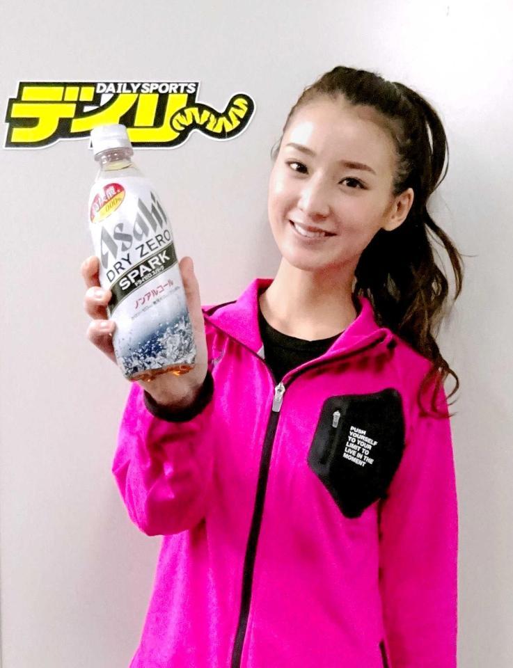 　アサヒビールイメージガールの鈴木望　