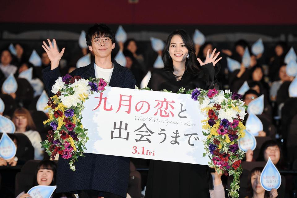 号泣試写会イベントを行った高橋一生（左）と川口春奈＝東京・ユナイテッド・シネマ豊洲（撮影・開出牧）