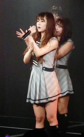 ＮＭＢ４８チームＭの新公演初日でパフォーマンスする白間美瑠＝大阪市内