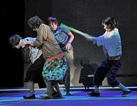 公開フォトコールをおこなう（左から）田畑智子、キムラ緑子、鈴木杏、芳根京子＝東京・新宿区の紀伊國屋ホール（撮影・三好信也）