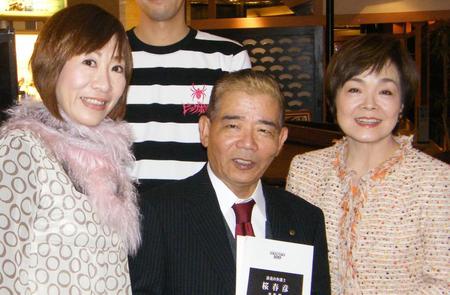 　（左から）浅香あき恵、池乃めだかと山田スミ子さん＝２００７年１１月撮影