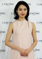 ピンクのドレスで登場した戸田恵梨香＝都内