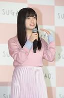 春らしい装いでトークする橋本環奈＝ロート製薬東京支社（撮影・金田祐二）