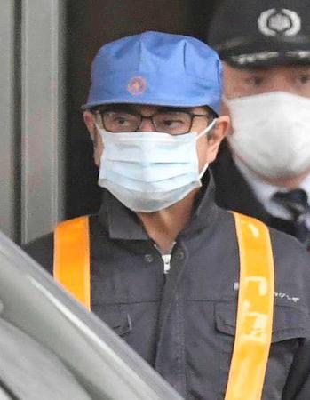 　保釈され、東京拘置所を出る日産自動車の前会長カルロス・ゴーン被告＝６日