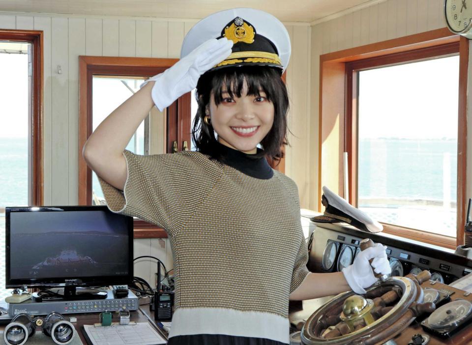 　琵琶湖遊覧船・ミシガンの一日船長を務めた岸井ゆきの