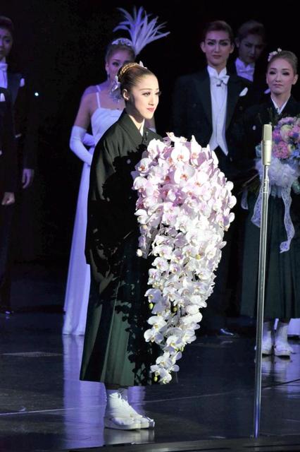 宝塚花組トップ明日海りお 娘役トップの仙名に餞別の時 私の母さん 芸能 デイリースポーツ Online