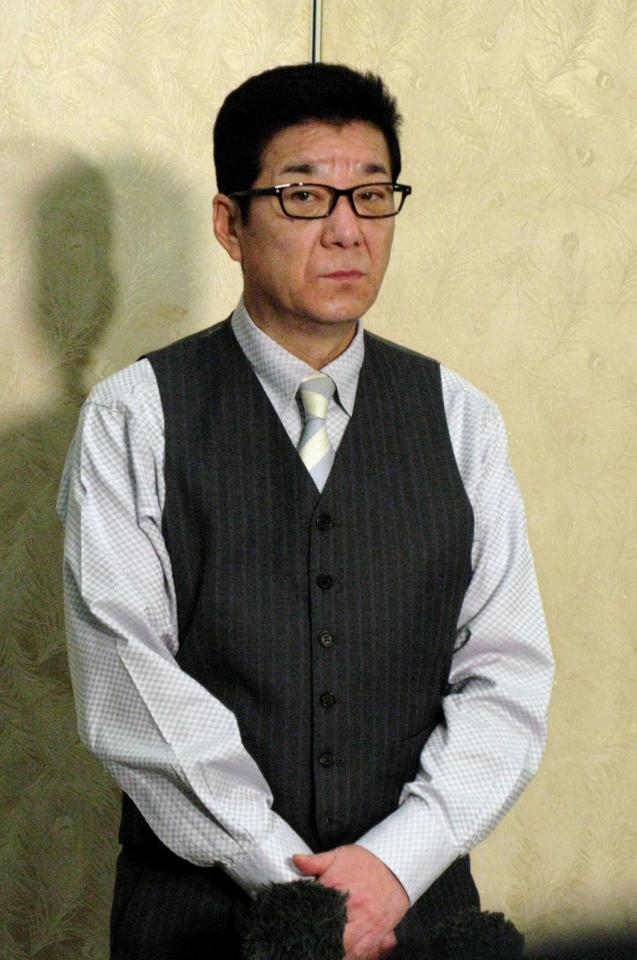 会見する松井一郎大阪府知事＝大阪府庁