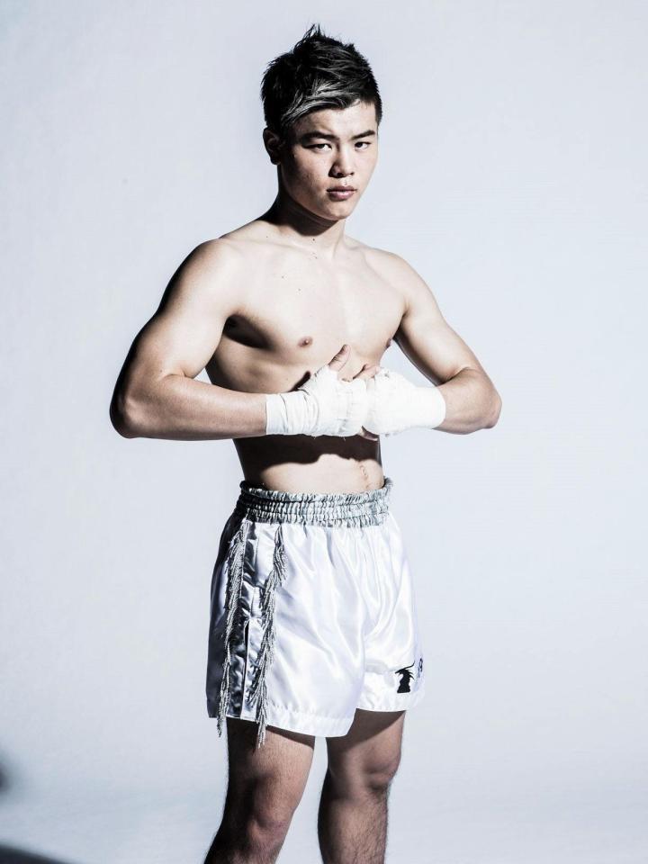 究極の靴飛ばしにチャレンジする那須川天心