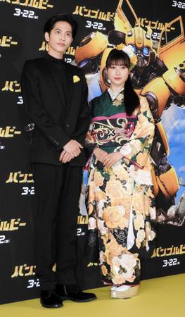 ジャパンプレミアに登場した土屋太鳳（右）と志尊淳＝都内