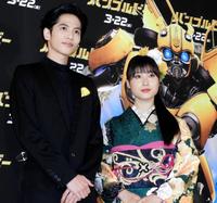 ジャパンプレミアに登場した土屋太鳳（右）と志尊淳＝都内