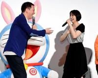 トークで盛り上げる広瀬アリス（右）とサバンナの高橋茂雄＝東京・ＴＯＨＯシネマズ六本木ヒルズ（撮影・開出牧）