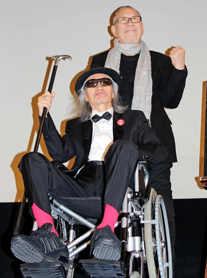 京と映画祭で舞台挨拶を行った内田裕也さん（前）と崔洋一監督＝２０１８年１０月１４日