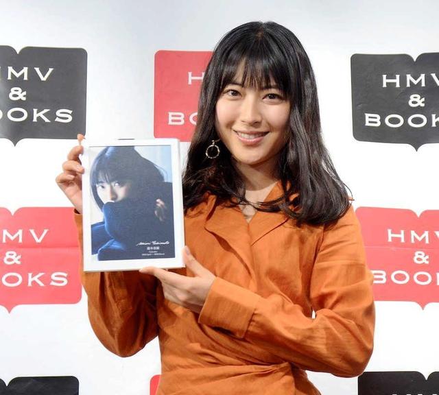 瀧本美織、悪女やりたい 10周年カレンダー発売イベントで新境地語る