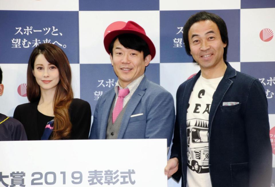 日本フェアプレイ大賞でプレゼンターを務めた（左から）ダレノガレ明美、ペナルティのヒデ、ワッキー＝東京・渋谷