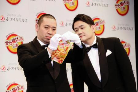 新商品をＰＲした千鳥＝東京・渋谷