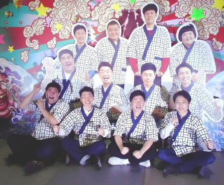 　イベントに参加した吉本新喜劇リーダーの（左から）諸見里大介、清水けんじ、吉田裕、信濃岳夫＝大阪市内