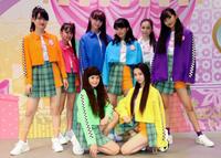 Ｇｉｒｌｓ２としてデビューする（後列左から）鶴屋美咲、菱田未渚美、隅谷百花、小田柚葉、増田來亜、小川桜花（後列同）原田都愛、山口綺羅＝大阪・上本町