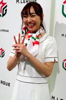 徹夜麻雀で３回上がったとアピールする須田亜香里＝東京・日の出