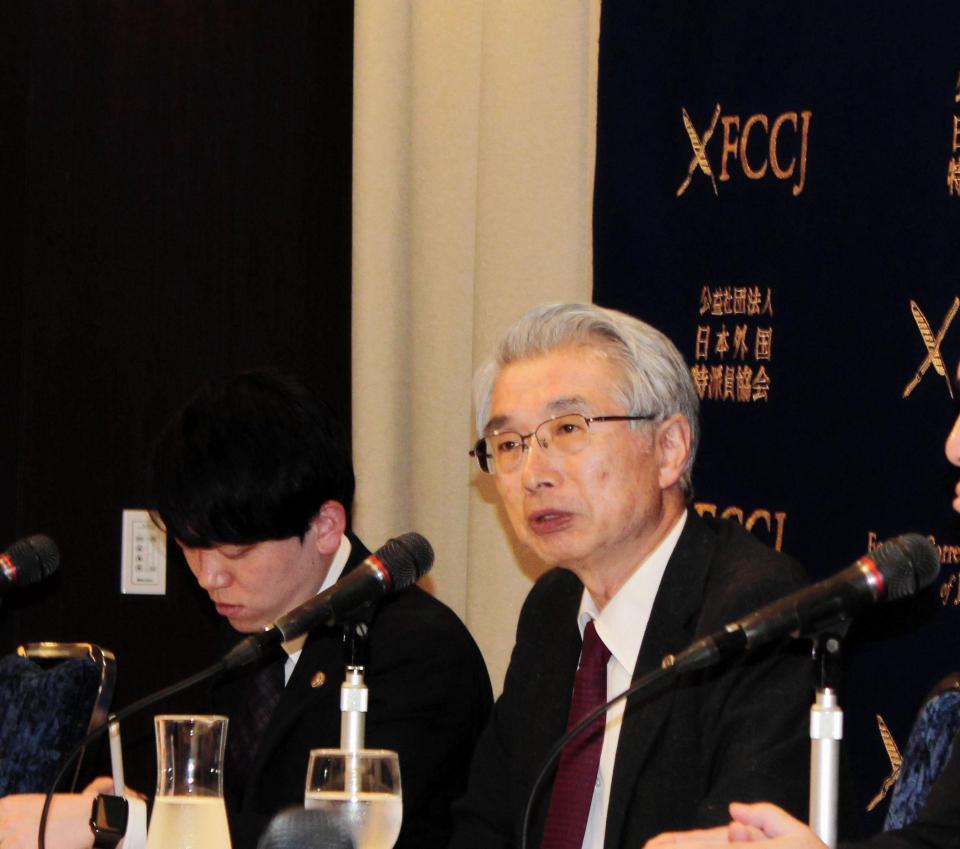 会見した弘中惇一郎弁護士（右）＝東京・日本外国特派員協会