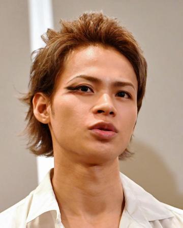 　舞台への意気込みを語る上田竜也（撮影・出月俊成）