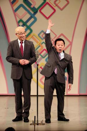 オール阪神（右）の脳梗塞から復帰後、初の舞台となったオール阪神巨人＝なんばグランド花月（撮影・坂部計介）