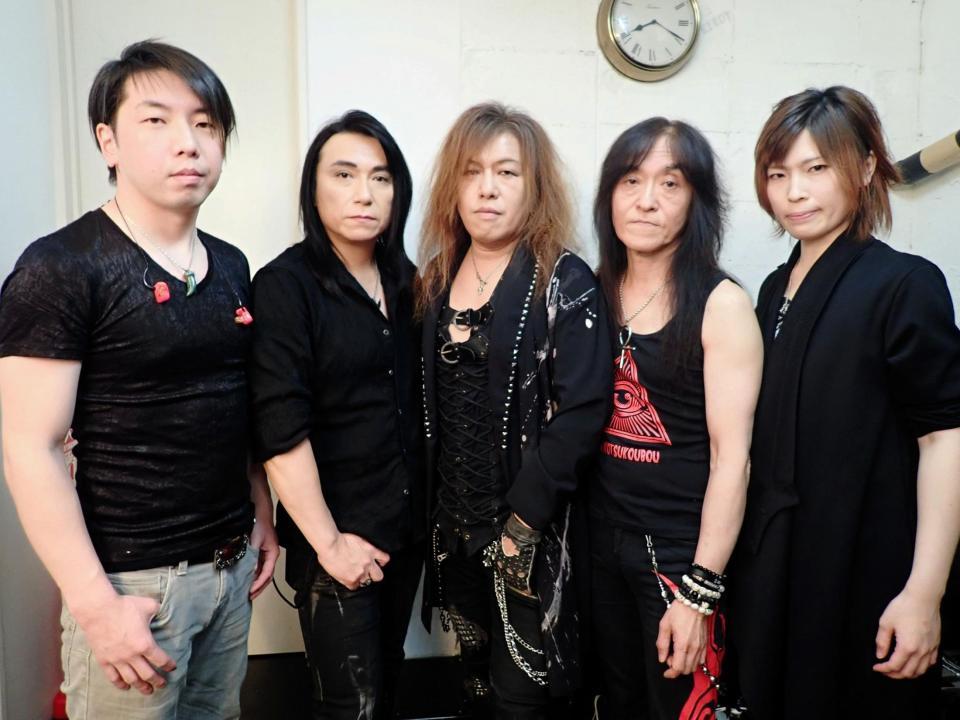 　サーベル・タイガーの（左から）水野泰宏、田中康治、下山武徳、木下昭仁、ｈｉｂｉｋｉ＝東京・渋谷のＧＡＲＲＥＴ