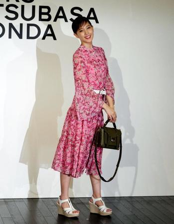 春らしいドレス姿の本田翼＝東京・銀座