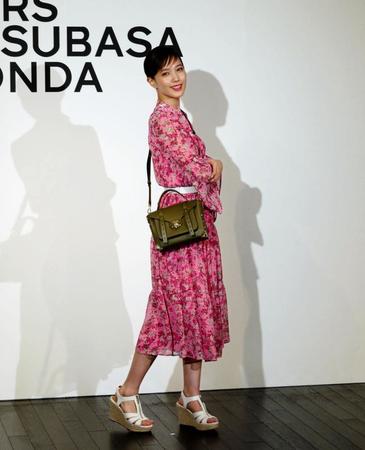 春らしいドレス姿の本田翼＝東京・銀座