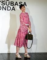 春らしいドレス姿の本田翼＝東京・銀座