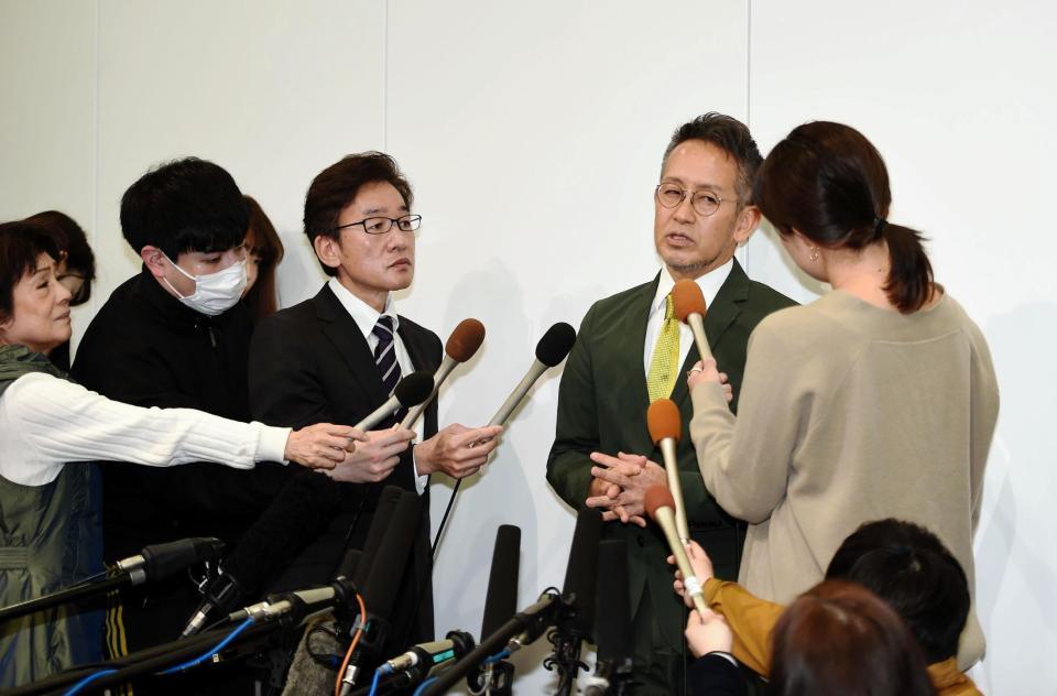 　報道陣の質問に答える宮本亜門氏＝東京ミッドタウン日比谷（撮影・開出牧）