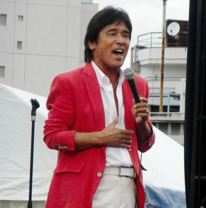 　公開生放送イベントに出演した松崎しげる