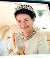 　赤坂御用地を出て皇居に向かわれる皇后さま＝東京・元赤坂